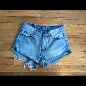 🌻High rise distressed shorts